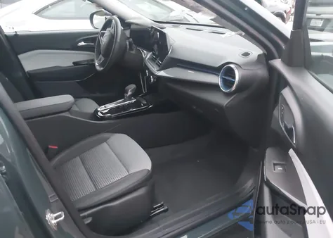 2025 Chevrolet Trax Fwd Lt z USA, uszkodzony, nr VIN KL77LHEP2SC042369